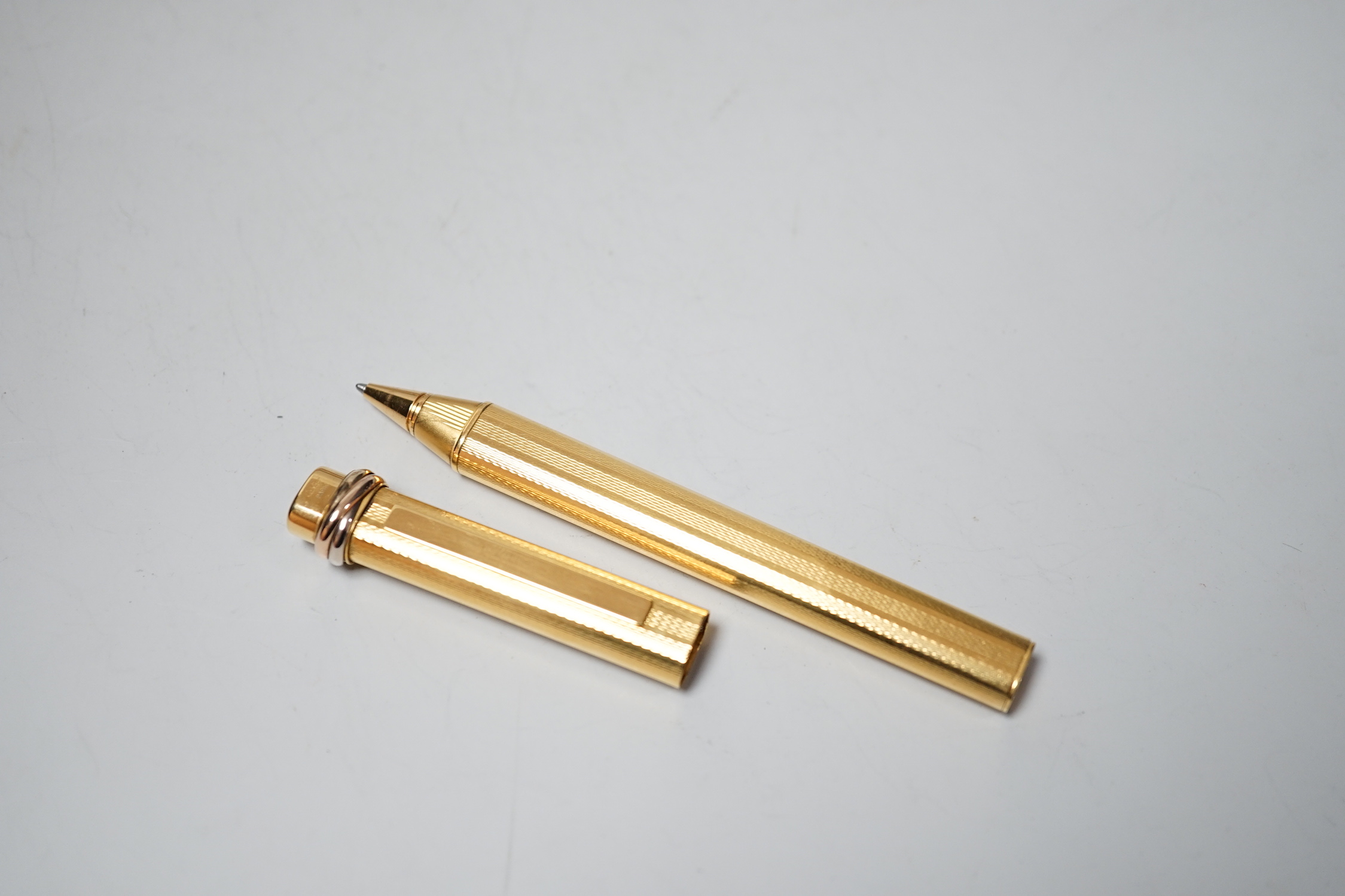 A boxed Must de Cartier pen
